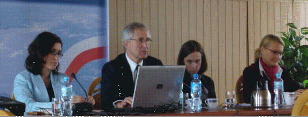 Na zdjęciu (od lewej): dr Izabela Grabowska-Lusińska, prof. Marek Okólski, dr Agata Górny, dr Magdalena Lesińska. Fot. E. Matej