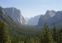 Widok na El Capitan. Fot. Tobias Müller. Źródło: Wikimedia Commons. Licencja CC-3.0.
